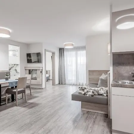 The Deluxe By Regina Апарт-готель