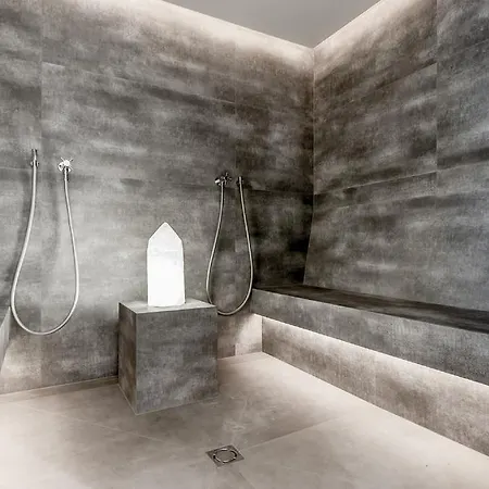 The Deluxe By Regina Апарт-готель 4*