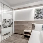 The Deluxe By Regina Solden