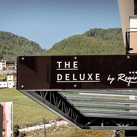 The Deluxe By Regina 4*