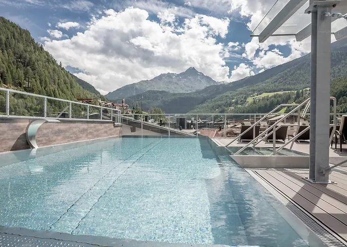 The Deluxe By Regina Aparthotel 4*